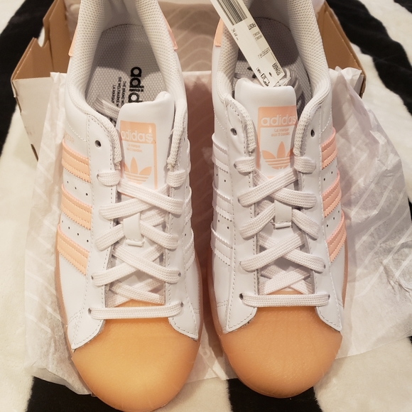 ⭐ADIDAS SUPERSTAR WHITE CORAL CLASSIC SNEAKER NEW⭐ - Picture 11 of 11